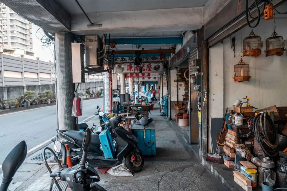 Xe bốn chỗ đánh bóng nội thất